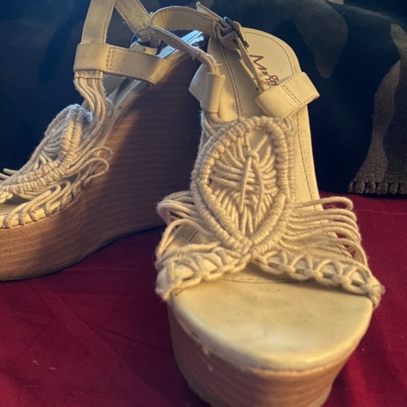 🌼 Girl Mia wedge heel sandals in cream! 🌼 - Picture 2 of 8